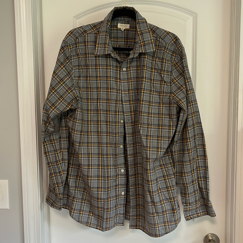 Mens button down long sleeve shirt. Grey/navy/yellow plaid print. Size L.